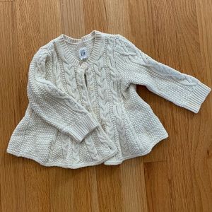 GAP ☃️ 6-12M ivory cable knit cardigan